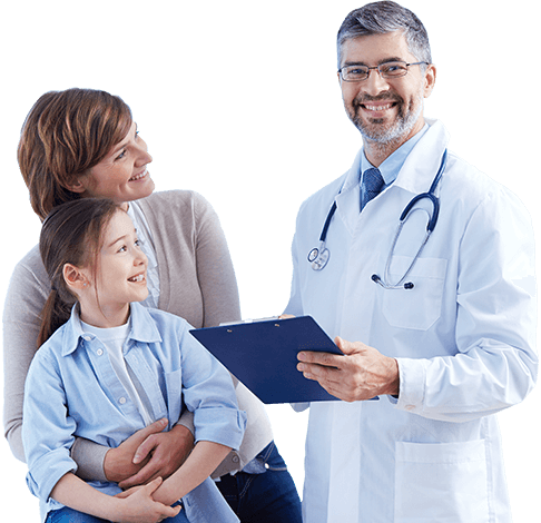 Familia feliz con seguro médico